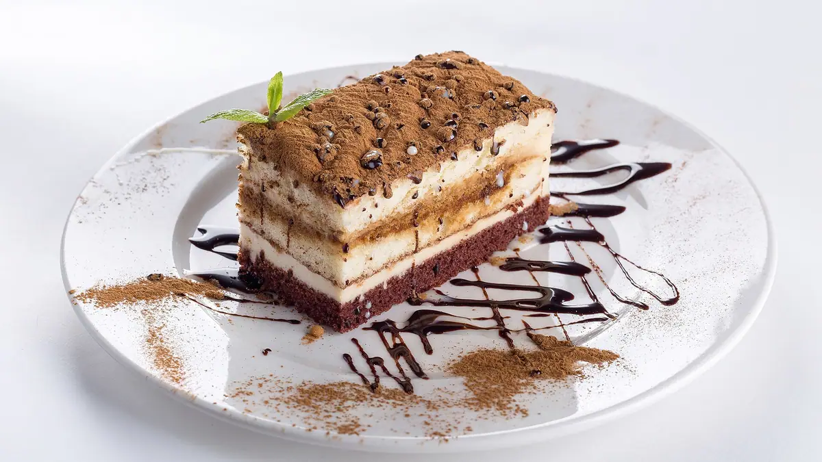 Sarah's Snakk's – cake shop in Porthcawl town centre